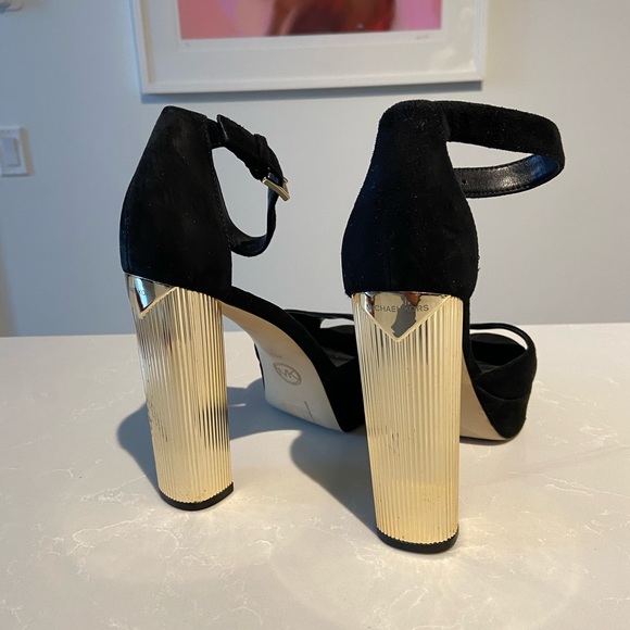 MICHAEL MICHAEL KORS
Porter Suede Platform Sandal - Picture 5 of 6